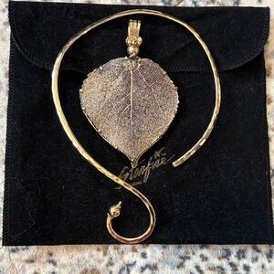 Gold Leaf Choker Necklace - Women's Gold Leaf Pendant